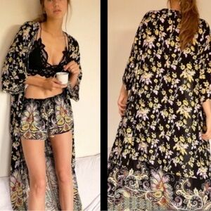 Free People Bali Pixie Lounge Kimono Black Floral